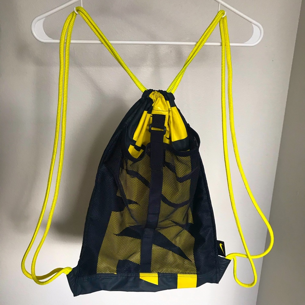 Nike pull string backpack
